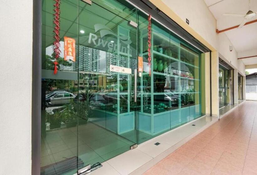 Отель River Inn