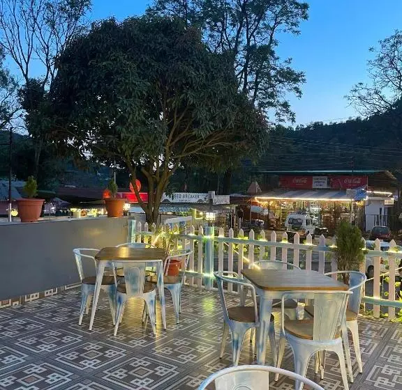 Hotelli Sangita Homez