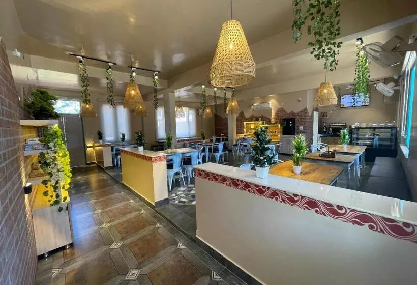 Hotelli Sangita Homez
