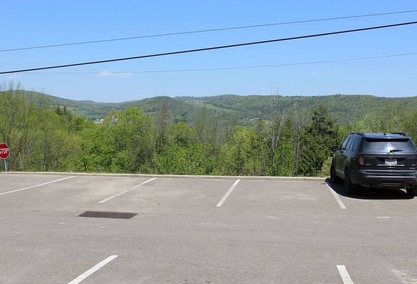 ホテル Crystal Springs Inn And Suites