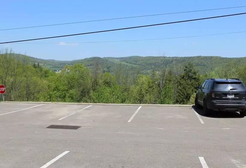 ホテル Crystal Springs Inn And Suites