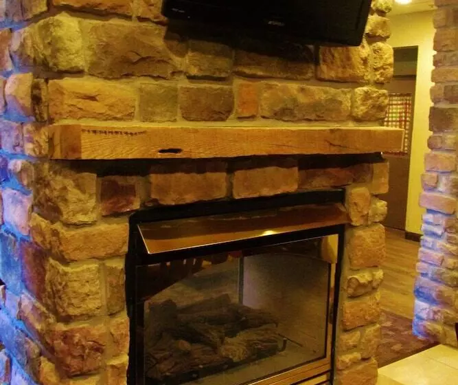 ホテル Crystal Springs Inn And Suites