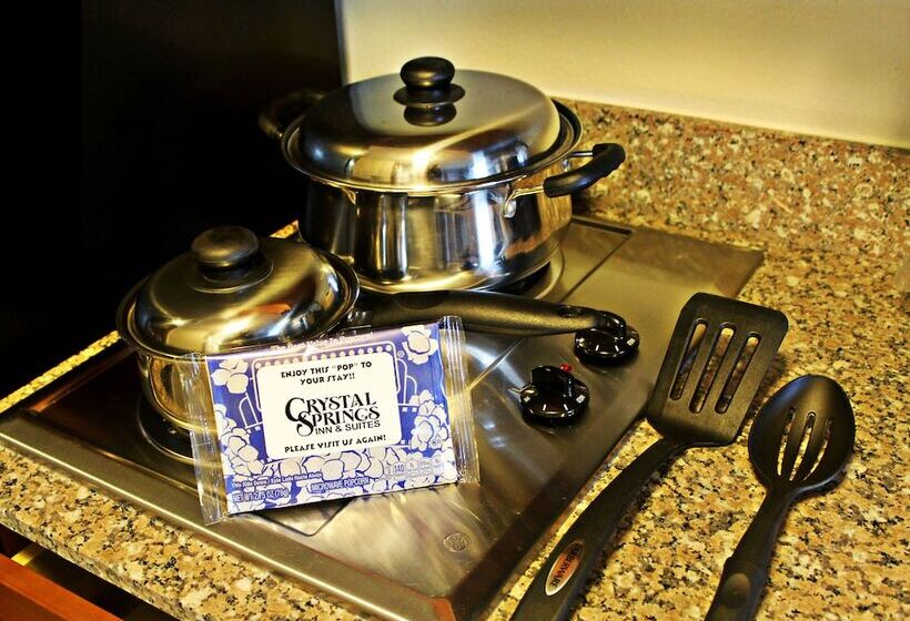 ホテル Crystal Springs Inn And Suites