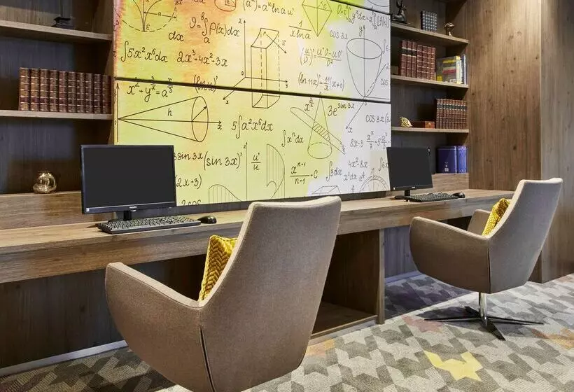 Отель Hampton By Hilton Oxford