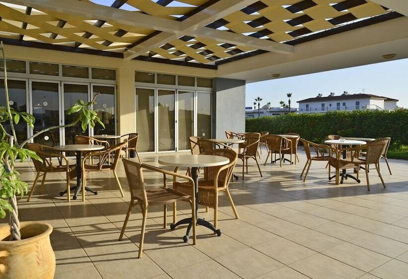 בית מלון כפרי Makronisos Village