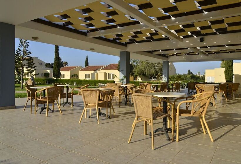 בית מלון כפרי Makronisos Village