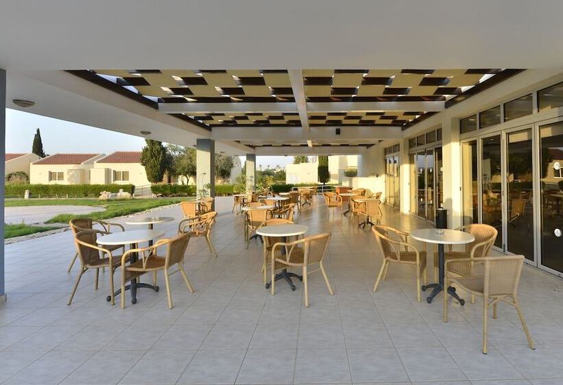 בית מלון כפרי Makronisos Village