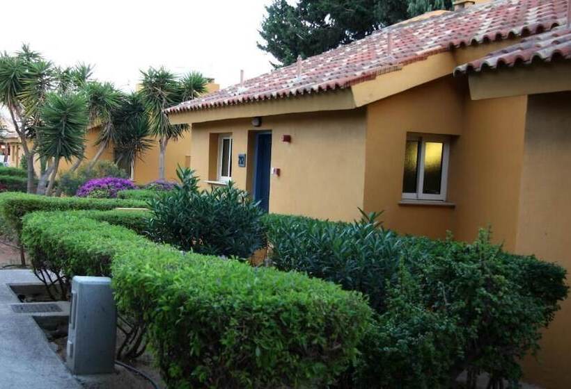 בית מלון כפרי Makronisos Village