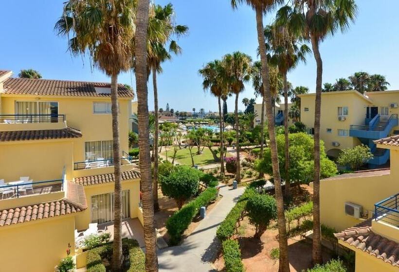 בית מלון כפרי Makronisos Village