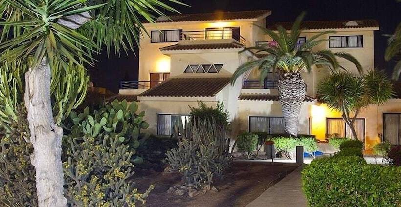 בית מלון כפרי Makronisos Village