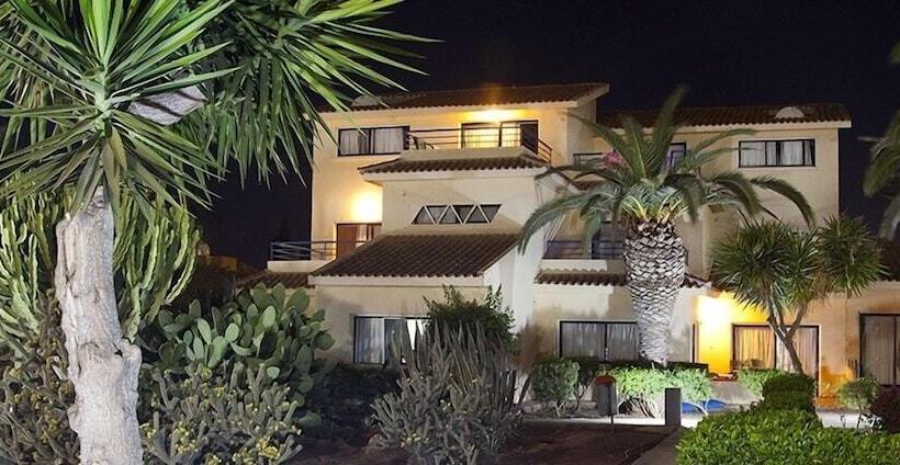 בית מלון כפרי Makronisos Village