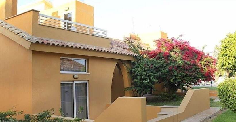 בית מלון כפרי Makronisos Village