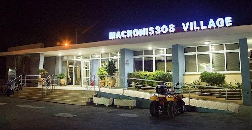 בית מלון כפרי Makronisos Village