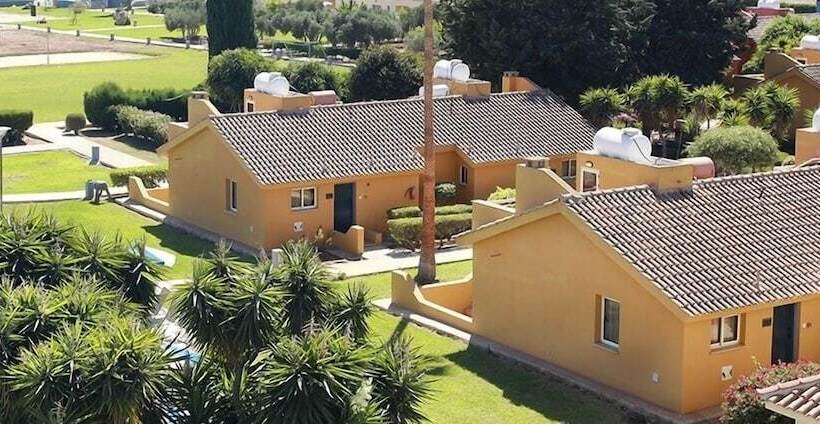 בית מלון כפרי Makronisos Village