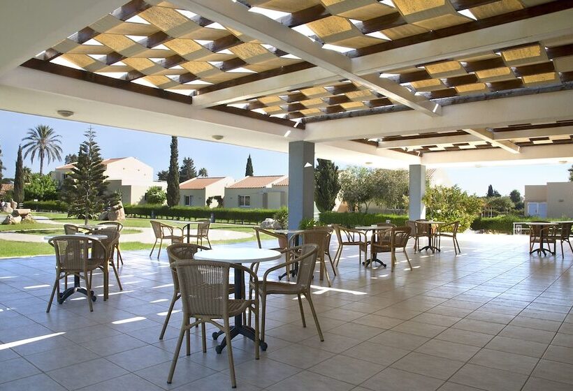 בית מלון כפרי Makronisos Village