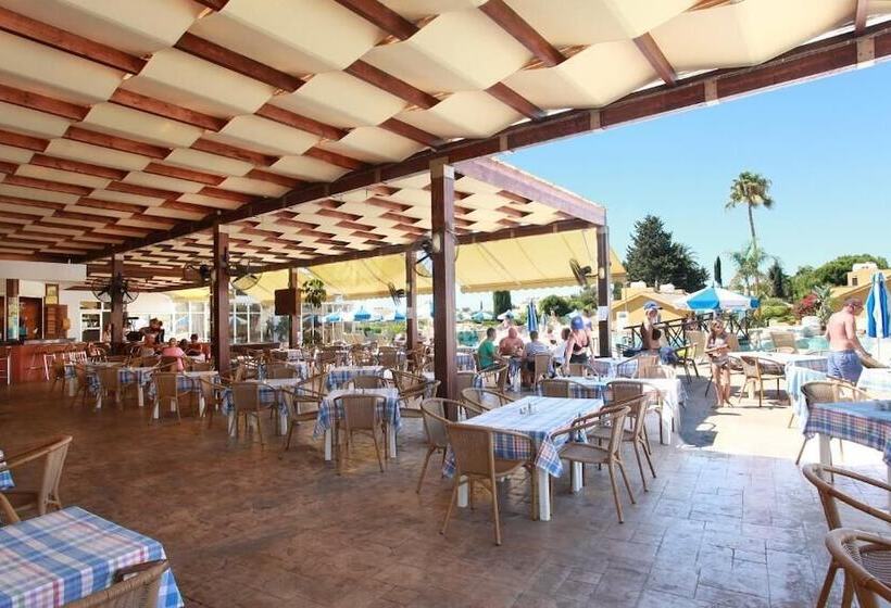 בית מלון כפרי Makronisos Village