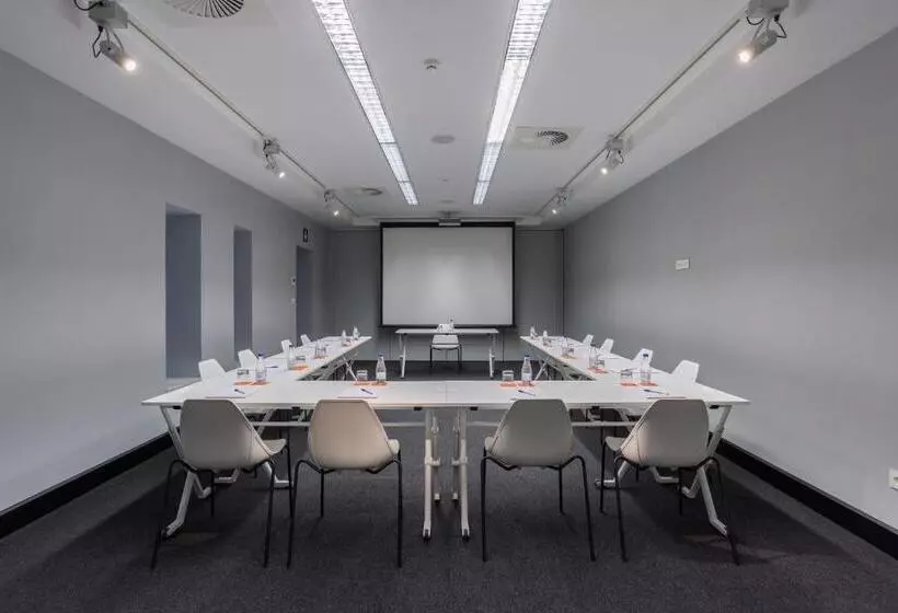 Hotel Room Mate Valeria