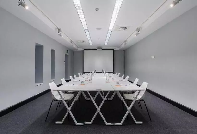 Hotel Room Mate Valeria