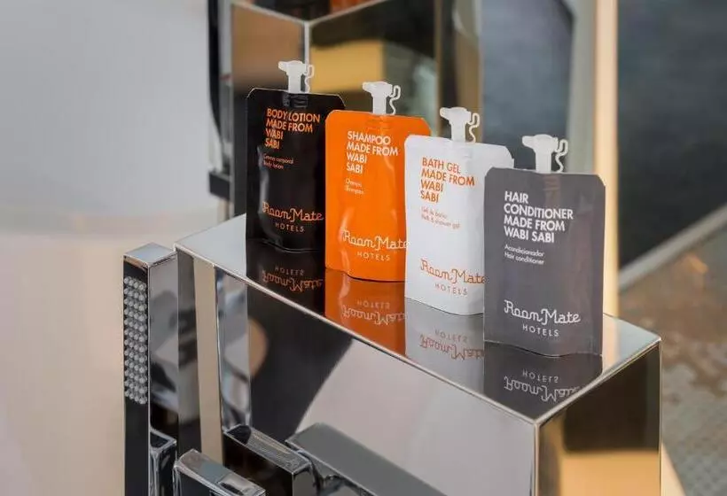 Hotel Room Mate Valeria