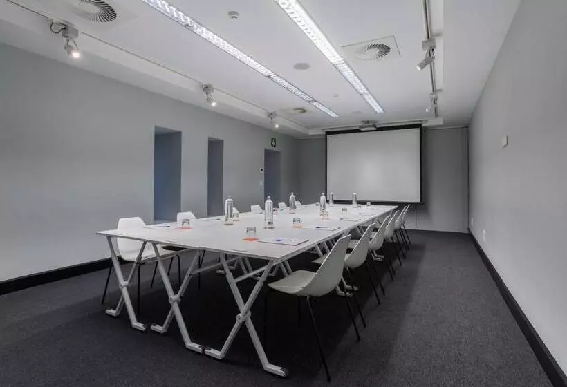 Hotel Room Mate Valeria