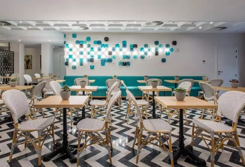 Hotel Room Mate Valeria