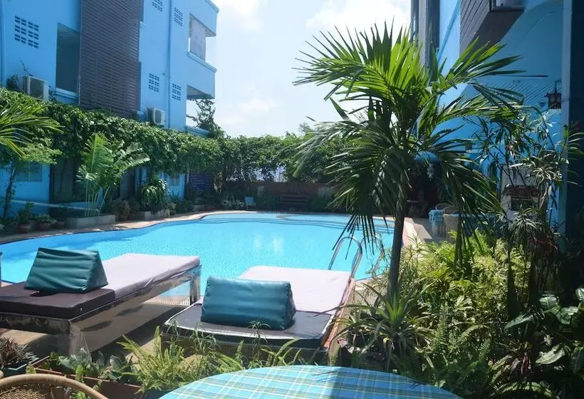 Hotel Sananwan Palace