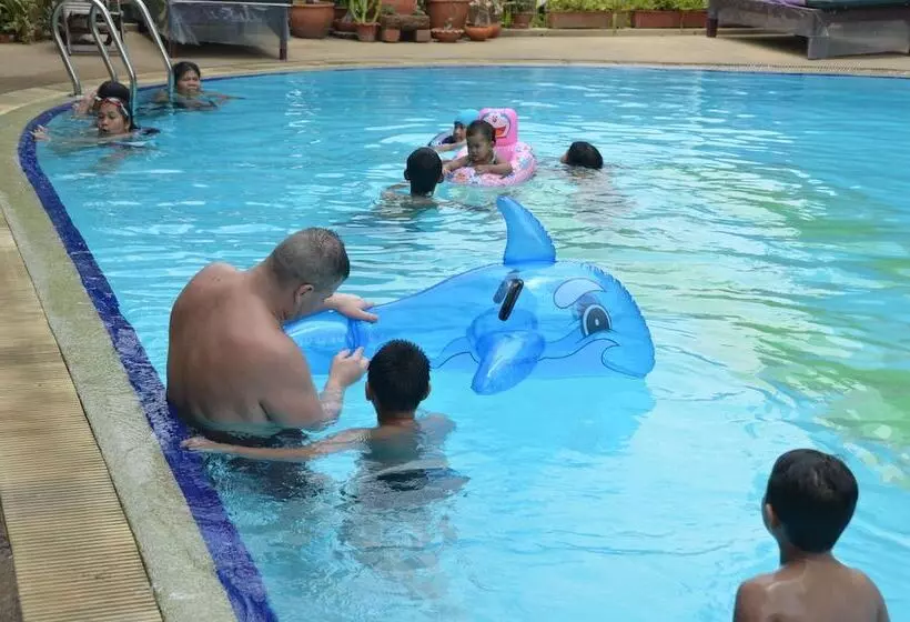 Hotel Sananwan Palace