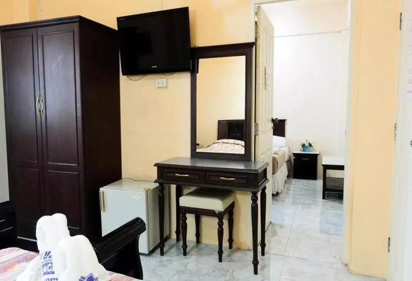 Hotel Sananwan Palace