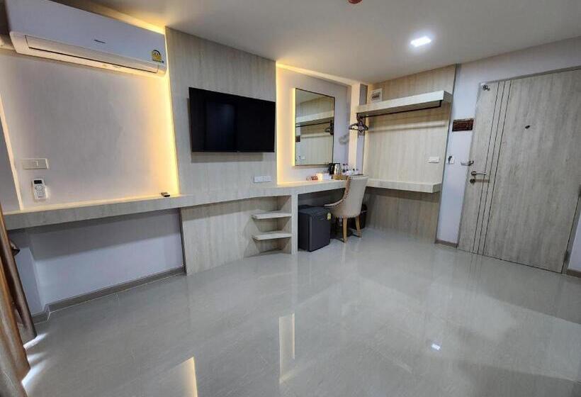 فندق Sananwan Palace