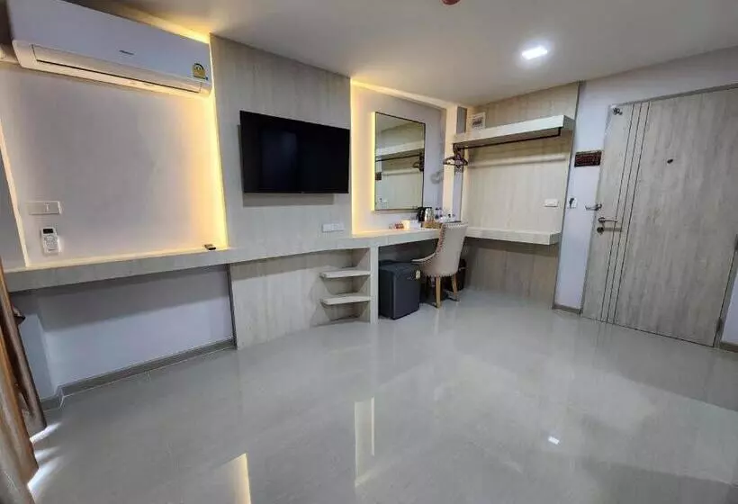 Hotel Sananwan Palace