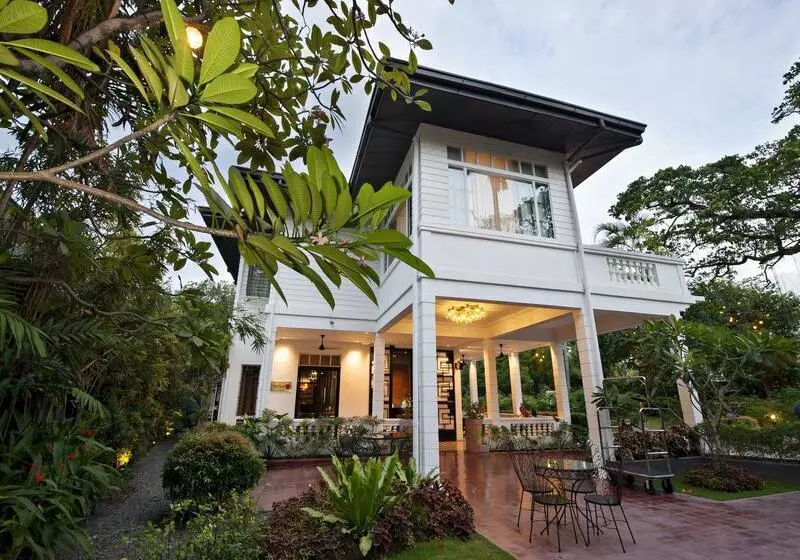 The Henry Hotel Manila