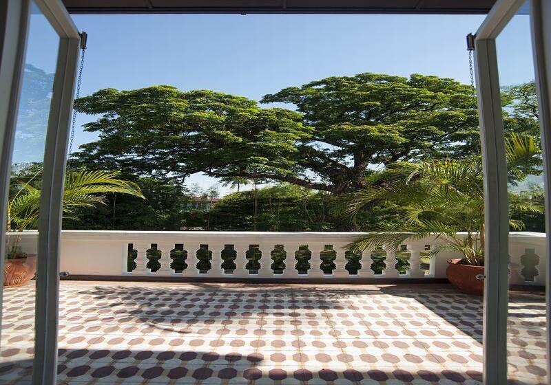 The Henry Hotel Manila