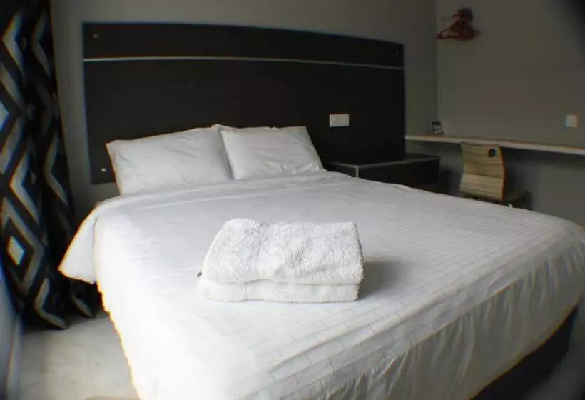 פנסיון Bercham Vacation House