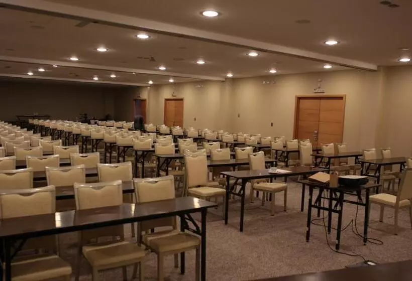 Río Serrano Hotel + Spa