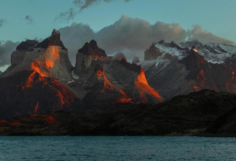 Río Serrano Hotel + Spa