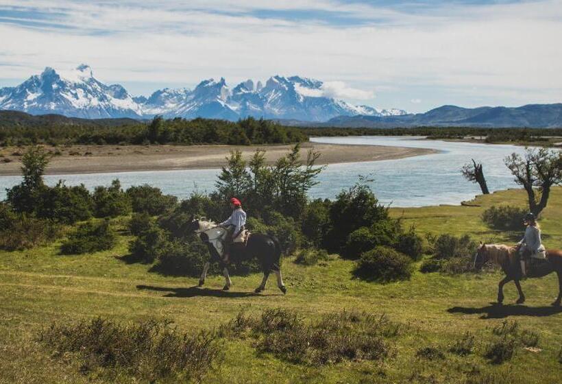 Río Serrano Hotel + Spa