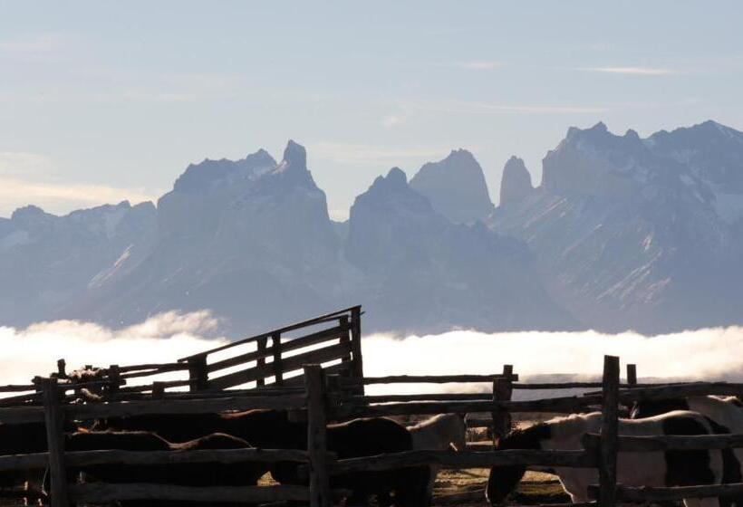 Río Serrano Hotel + Spa