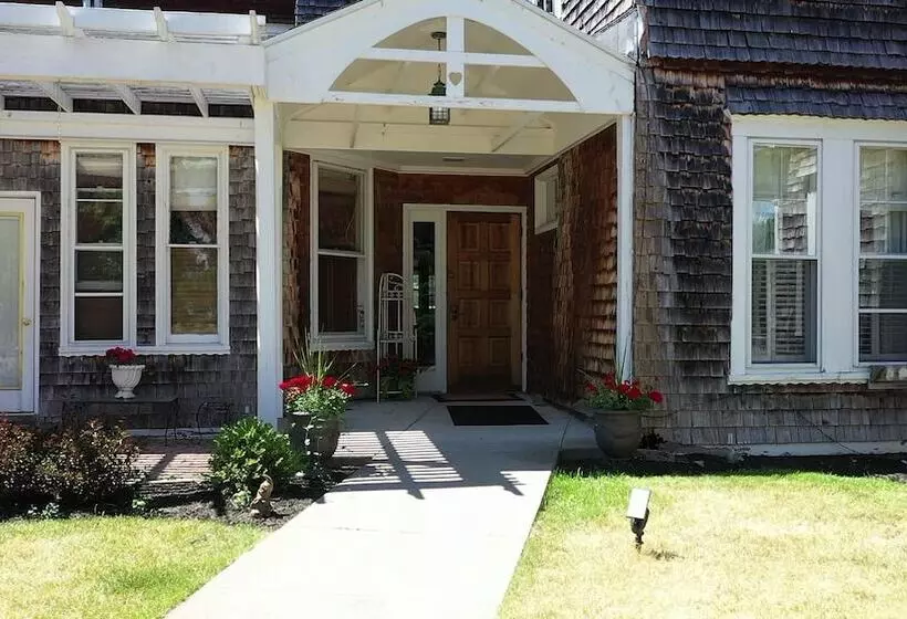 Retkeilymaja 1000 Island Hart House