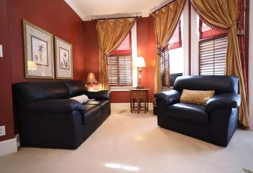 Retkeilymaja 1000 Island Hart House