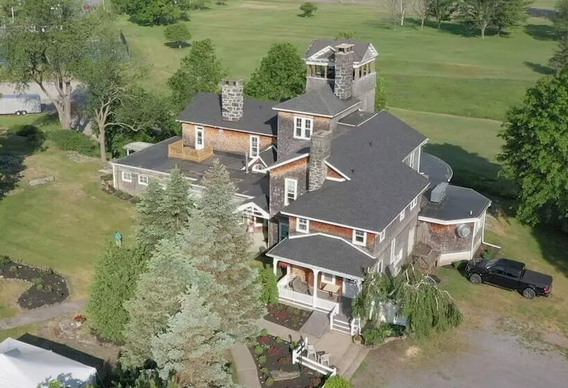 Retkeilymaja 1000 Island Hart House