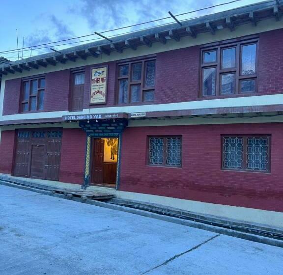 هتل Dancing Yak