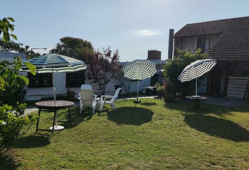 هاستل Las Grullas