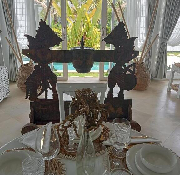 Bed and Breakfast Piramida S White Villa S Bali Joglo