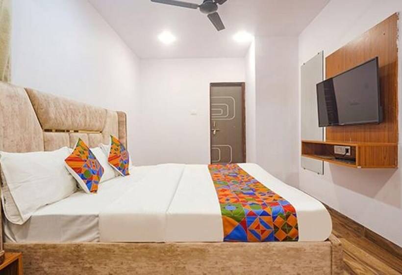 Fabhotel Midnight Inn