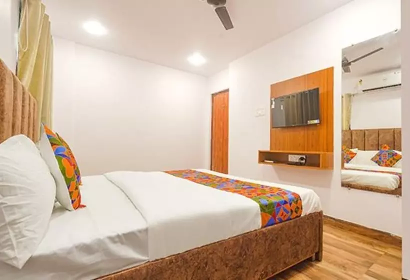 Fabhotel Midnight Inn