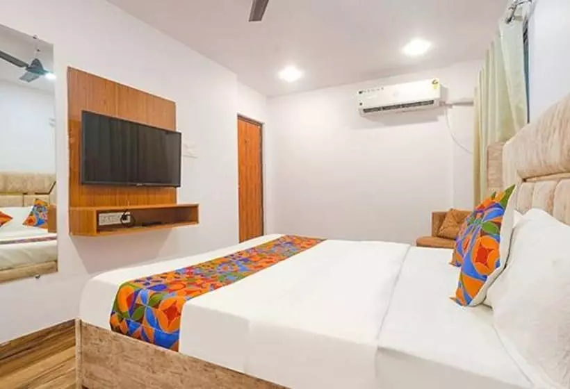 Fabhotel Midnight Inn