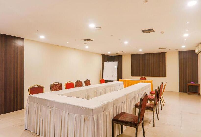 Fabhotel Prime The Continental