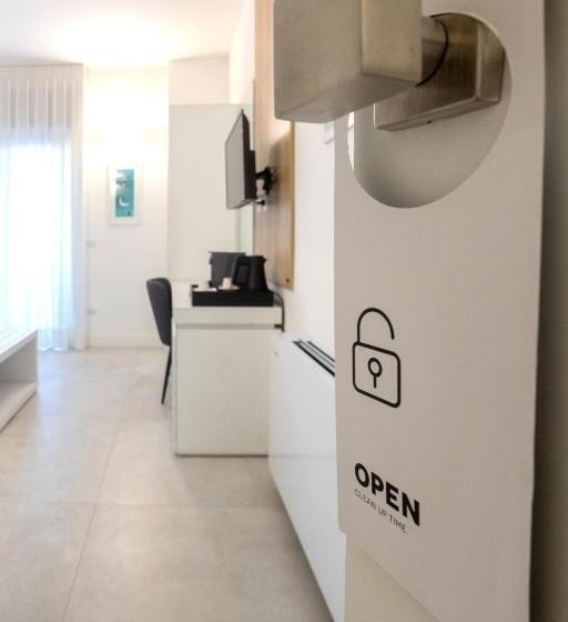 پانسیون Lo Studio Di Viale Lo Re Camere & Caffe’