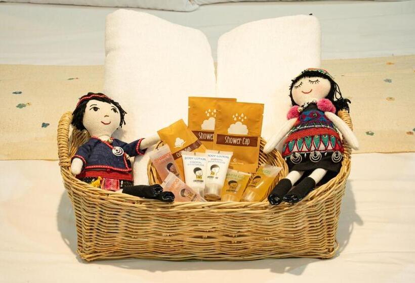 Croissant Hotel And Cafe