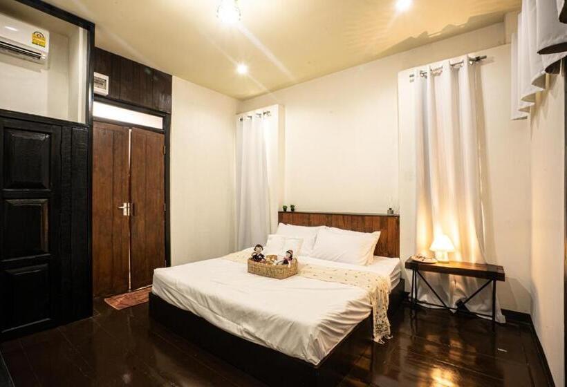 Croissant Hotel And Cafe